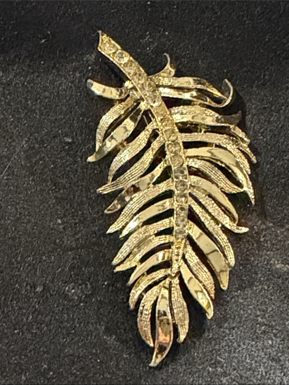 Gold Feather Leaf Brooch - Elegant Women's Accessory